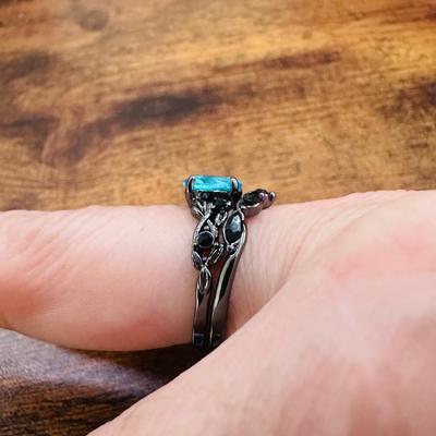 Beautiful Vintage Style Blue Stone Fashion Ring