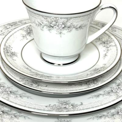 95 Piece Set of Noritake - Legendary Sweet Leilani China Set with Serving Pieces