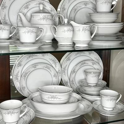 95 Piece Set of Noritake - Legendary Sweet Leilani China Set with Serving Pieces