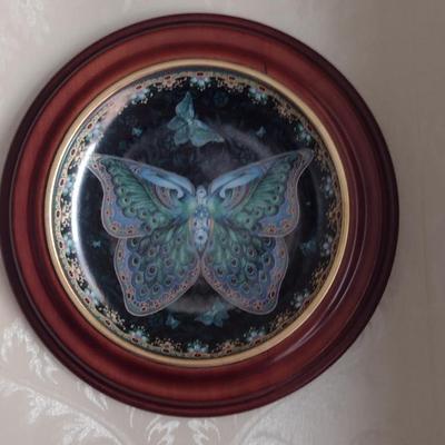 Collectible Limited Edition Emerald Elegance Plate in Wooden Hanger- Approx 11 1/4" in Diameter