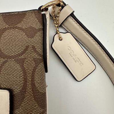 Sale Photo Thumbnail #161: COACH Crossbody Purse