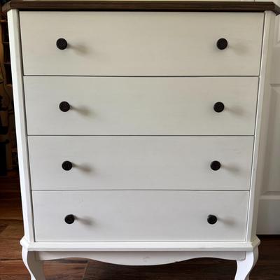 Sale Photo Thumbnail #72: Please see all pictures as they are the best representation of the items. The pictures show condition and what is included in the lot. All items unless noted, are pre-owned and have been used. *If you purchase furniture, you MUST bring help. We do not all