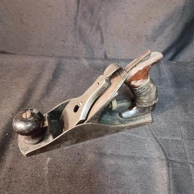BAILEY AND A SMALL WOOD PLANES