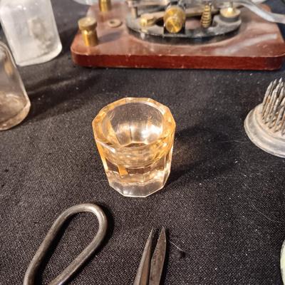 SMALLER ANTIQUE AND VINTAGE ITEMS INCLUDING PARTIAL WAND W/STERLING KNOB ON THE END