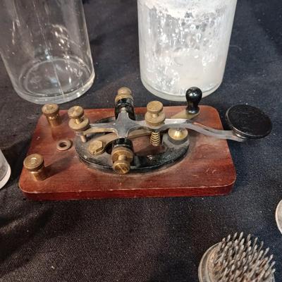 SMALLER ANTIQUE AND VINTAGE ITEMS INCLUDING PARTIAL WAND W/STERLING KNOB ON THE END