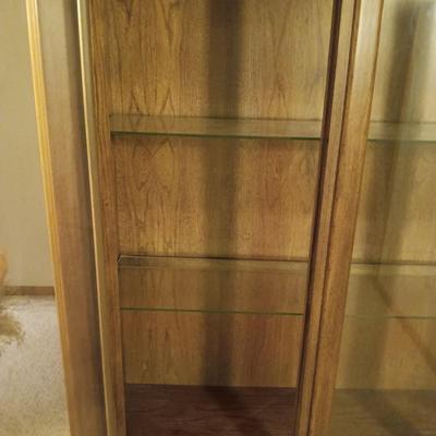 BEAUTIFUL LIGHTED DISPLAY CABINET
