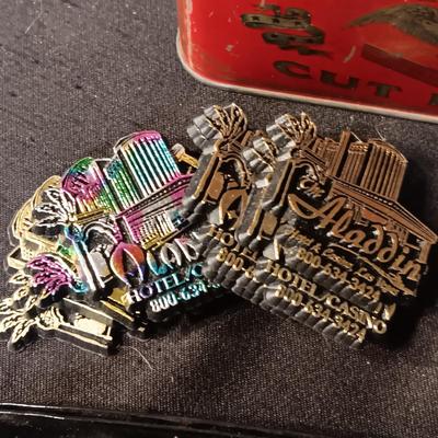ADVERTISING COLLECTIBLES