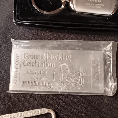 ADVERTISING COLLECTIBLES
