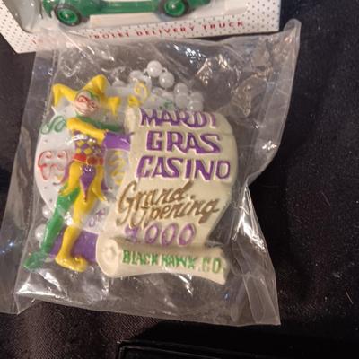 ADVERTISING COLLECTIBLES