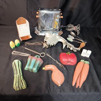 VINTAGE KITCHEN ITEMS INCLUDING CHALKWARE WALL HUNG VEGETABLES