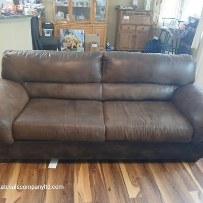 Ashley Furniture 3-Seat Sofa – Model 3090038 – Faux Leather Look