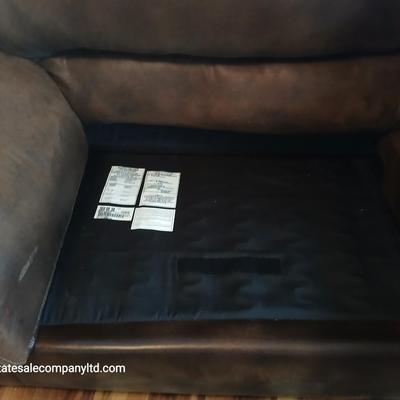 Ashley Furniture 3-Seat Sofa – Model 3090038 – Faux Leather Look