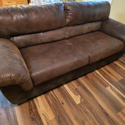 Ashley Furniture 3-Seat Sofa – Model 3090038 – Faux Leather Look