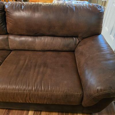 Ashley Furniture 3-Seat Sofa – Model 3090038 – Faux Leather Look