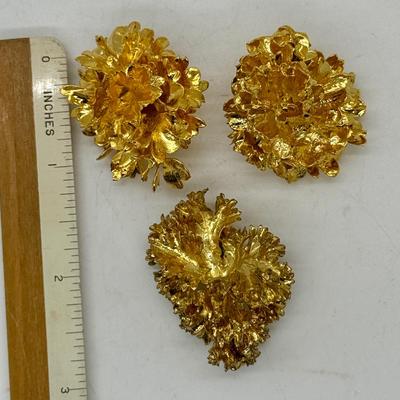 Vintage Frilly Gold Tone Crumpled Leaf Pendant and Earrings missing backs