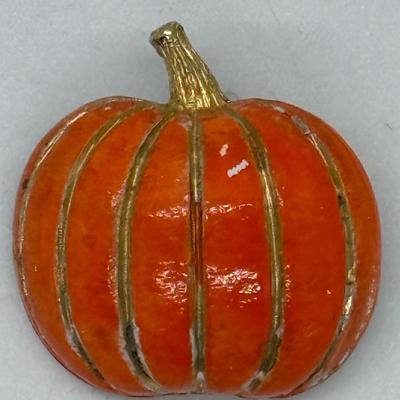 OIrange Pumpkin Pin Brooch with gold tone stem and crevices