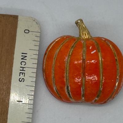 OIrange Pumpkin Pin Brooch with gold tone stem and crevices