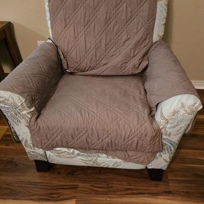La-Z-Boy Riley Electric Power Recliner – Botanical Print with USB charging port built in! LIKE NEW comes with cover!