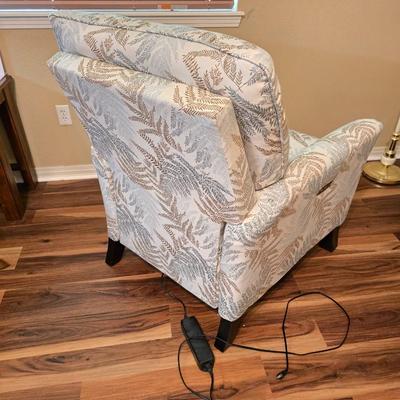 La-Z-Boy Riley Electric Power Recliner – Botanical Print with USB charging port built in! LIKE NEW comes with cover!