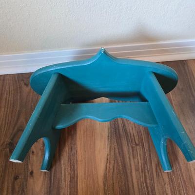 Whimsical Decor Pair – Travelocity talking Garden Gnome and Heart-Shaped Stool