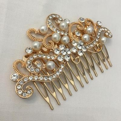 Gorgeous bridal hairpiece