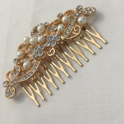 Gorgeous bridal hairpiece