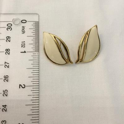 Vintage Gold tone, cream, enamel, earrings