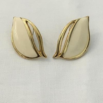 Vintage Gold tone, cream, enamel, earrings
