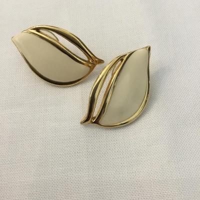 Vintage Gold tone, cream, enamel, earrings