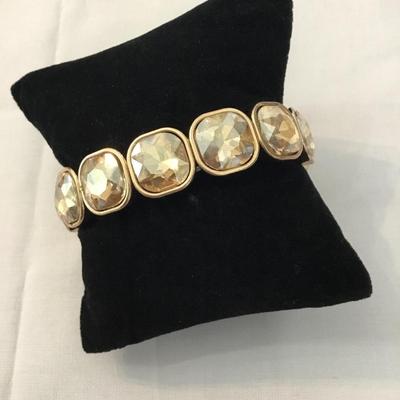 Pretty champagne, colored rhinestone stretch bracelet
