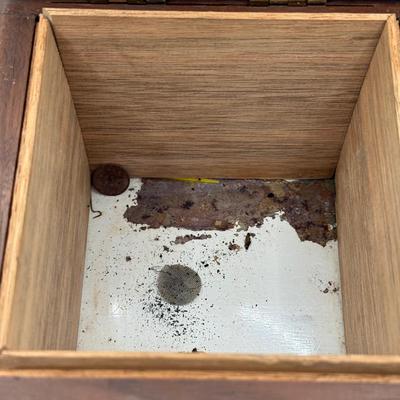 LOT 25L: Vintage wood 6 pipe Rack with Humidor Storage Box , 2 pipes and vintage matches