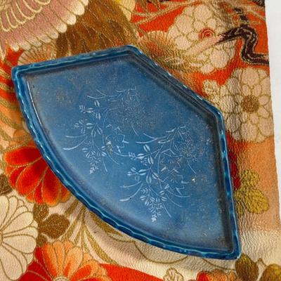 LOT 31Y: Japanese Carved Netsuke Geisha, Chinoiserie Porcelain Ginger Jar Lamp, Silk Obi, and More