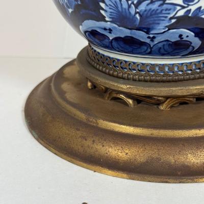 LOT 35Y: Vintage Blue & White Delft Blue and White Porcelain Table Lamp