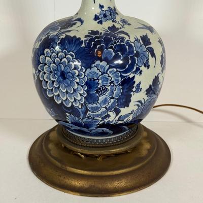 LOT 35Y: Vintage Blue & White Delft Blue and White Porcelain Table Lamp