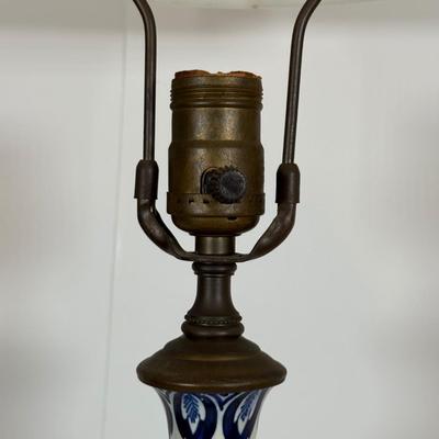 LOT 35Y: Vintage Blue & White Delft Blue and White Porcelain Table Lamp