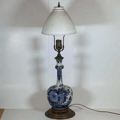 LOT 35Y: Vintage Blue & White Delft Blue and White Porcelain Table Lamp