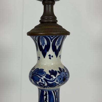 LOT 35Y: Vintage Blue & White Delft Blue and White Porcelain Table Lamp
