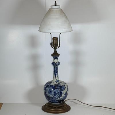LOT 35Y: Vintage Blue & White Delft Blue and White Porcelain Table Lamp