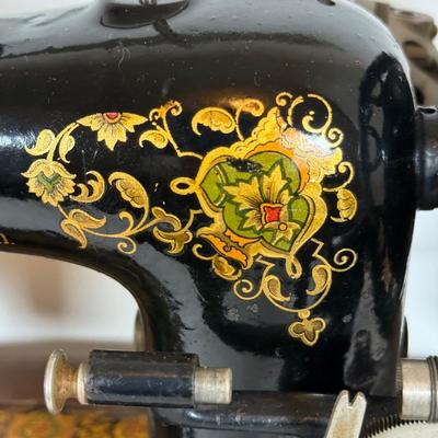 LOT 36Y: Vintage United Special Electric Sewing Machine