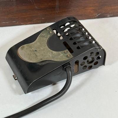 LOT 36Y: Vintage United Special Electric Sewing Machine