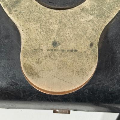 LOT 36Y: Vintage United Special Electric Sewing Machine