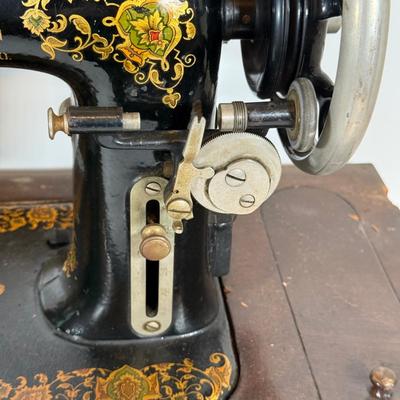 LOT 36Y: Vintage United Special Electric Sewing Machine