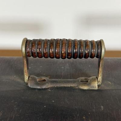 LOT 36Y: Vintage United Special Electric Sewing Machine