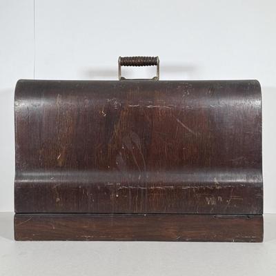 LOT 36Y: Vintage United Special Electric Sewing Machine