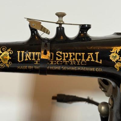 LOT 36Y: Vintage United Special Electric Sewing Machine