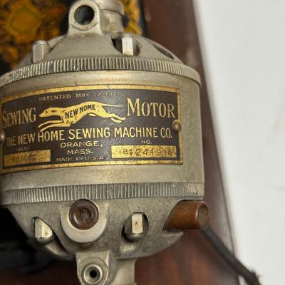 LOT 36Y: Vintage United Special Electric Sewing Machine