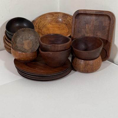 LOT 52L: Nissen Denmark Cheese Board and Assortment of Wooden Bowls, Plates