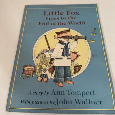 LOT 57D: Assorted Children’s Books featuring Characters as Calvin and Hobbes, Arthur, Clifford the Big Red Dog and More!