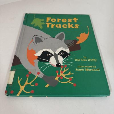 LOT 57D: Assorted Children’s Books featuring Characters as Calvin and Hobbes, Arthur, Clifford the Big Red Dog and More!