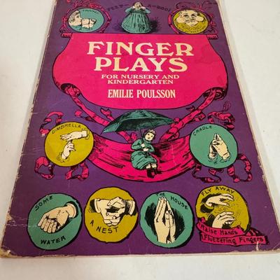 LOT 57D: Assorted Children’s Books featuring Characters as Calvin and Hobbes, Arthur, Clifford the Big Red Dog and More!